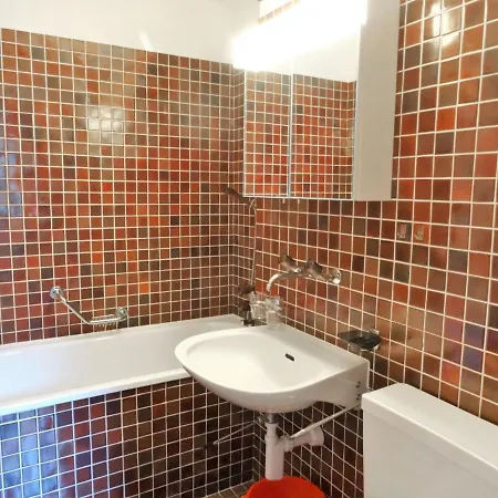 Aragon M86 By Interhome